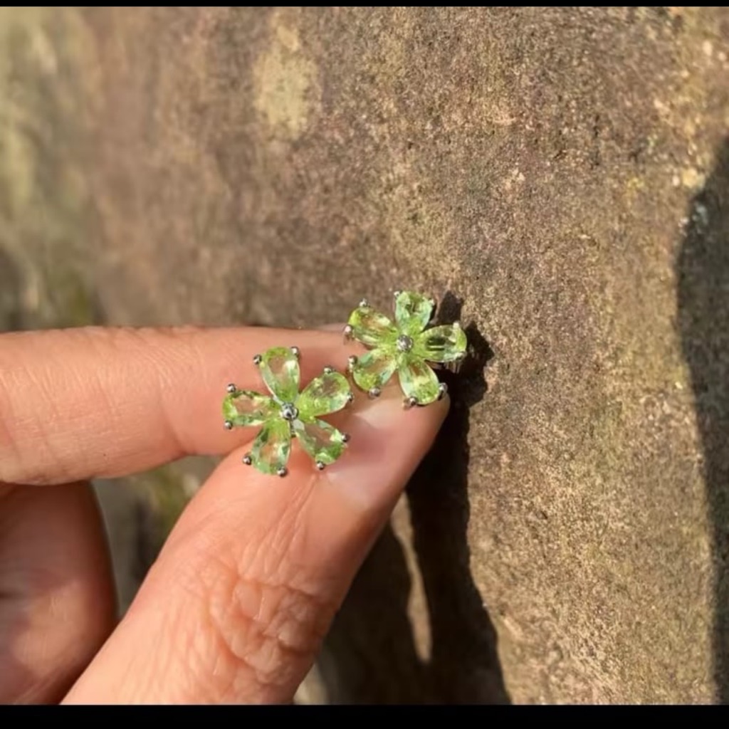 Natural Peridot Floral Earrings On Pure Silver 29$